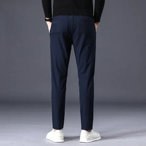 Calça Social Masculina Santinni ST067 - Modelagem slim fit, tecido premium e acabamento refinado.







