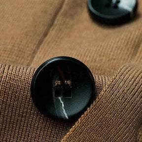 Suéter Masculino em Lã Santinni ST185 - Design clássico com gola V e caimento ajustado.







